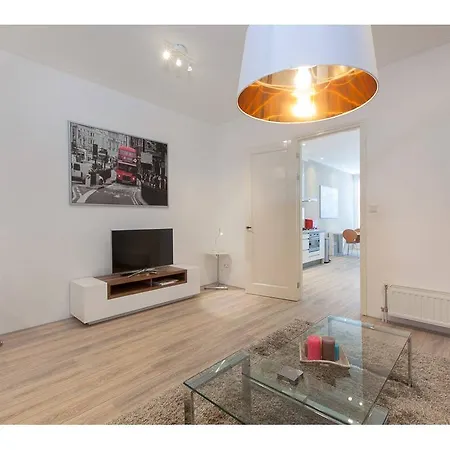 Nicely Furnished On The Ground Floor Lägenhet