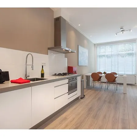 Nicely Furnished On The Ground Floor Lägenhet *